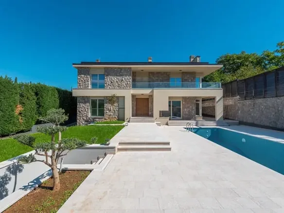 Luxury villa with pool, Mareza