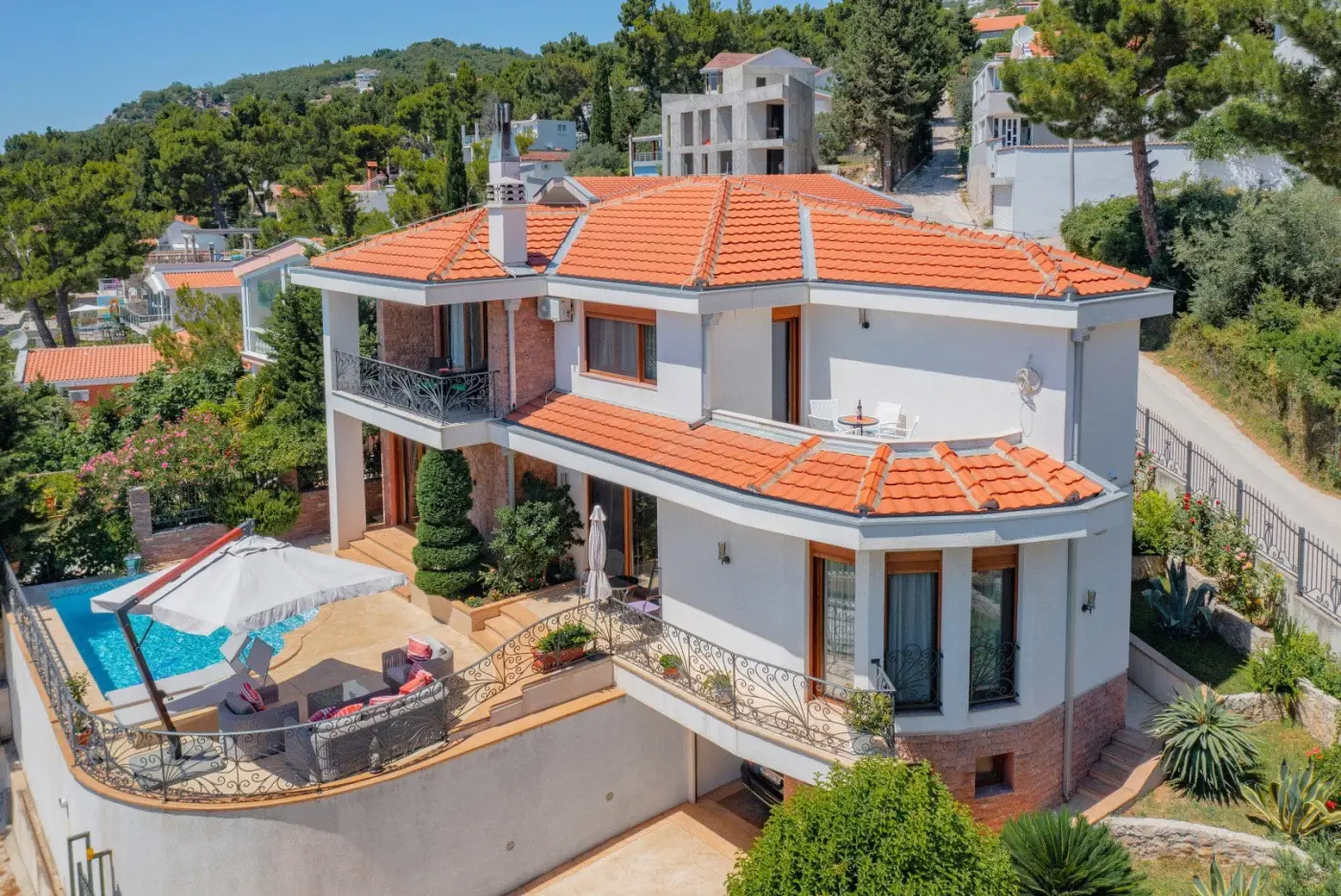 Villa with three apartments, Bar