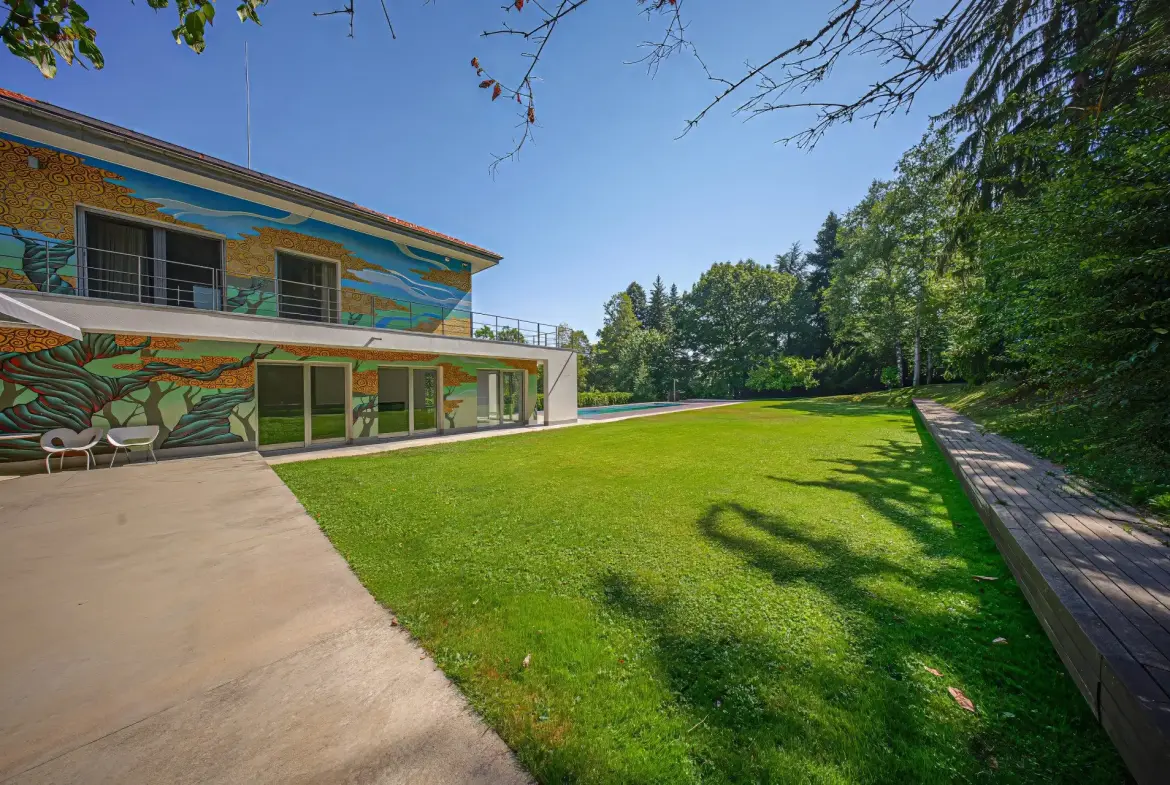 An exceptional property with a massive house in Boyana district, near Sequoia St. for sale