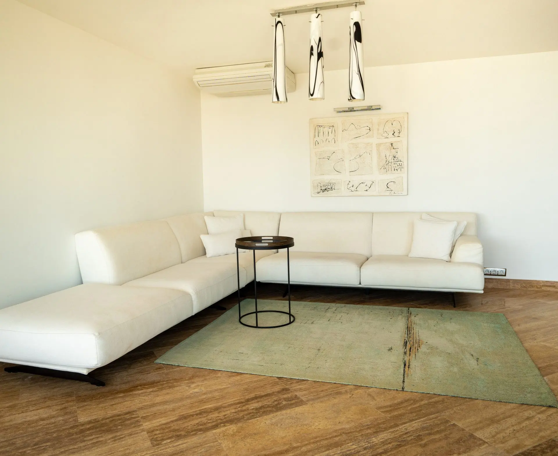 d252af437b1c3d56017c7e568844851e-1 Excellent detached house in Sozopol on the seafront with pool and beach.