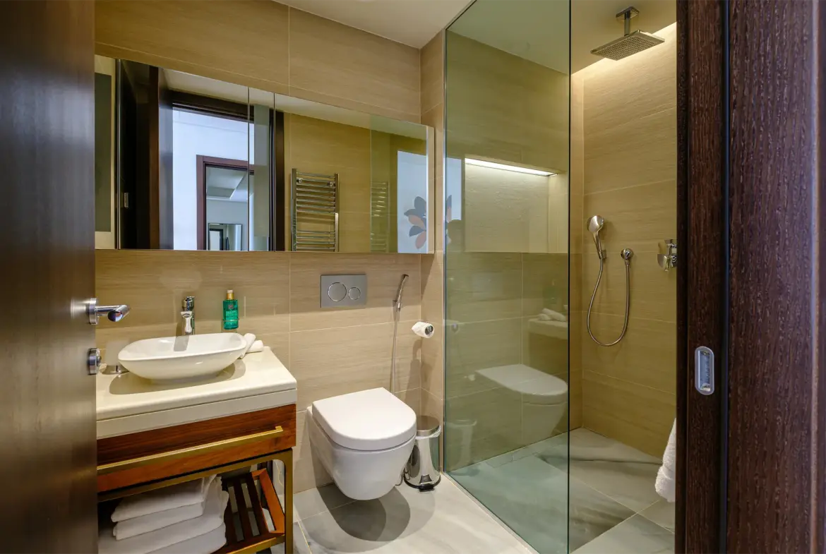 Luxurious 3-Bedroom Duplex with pool