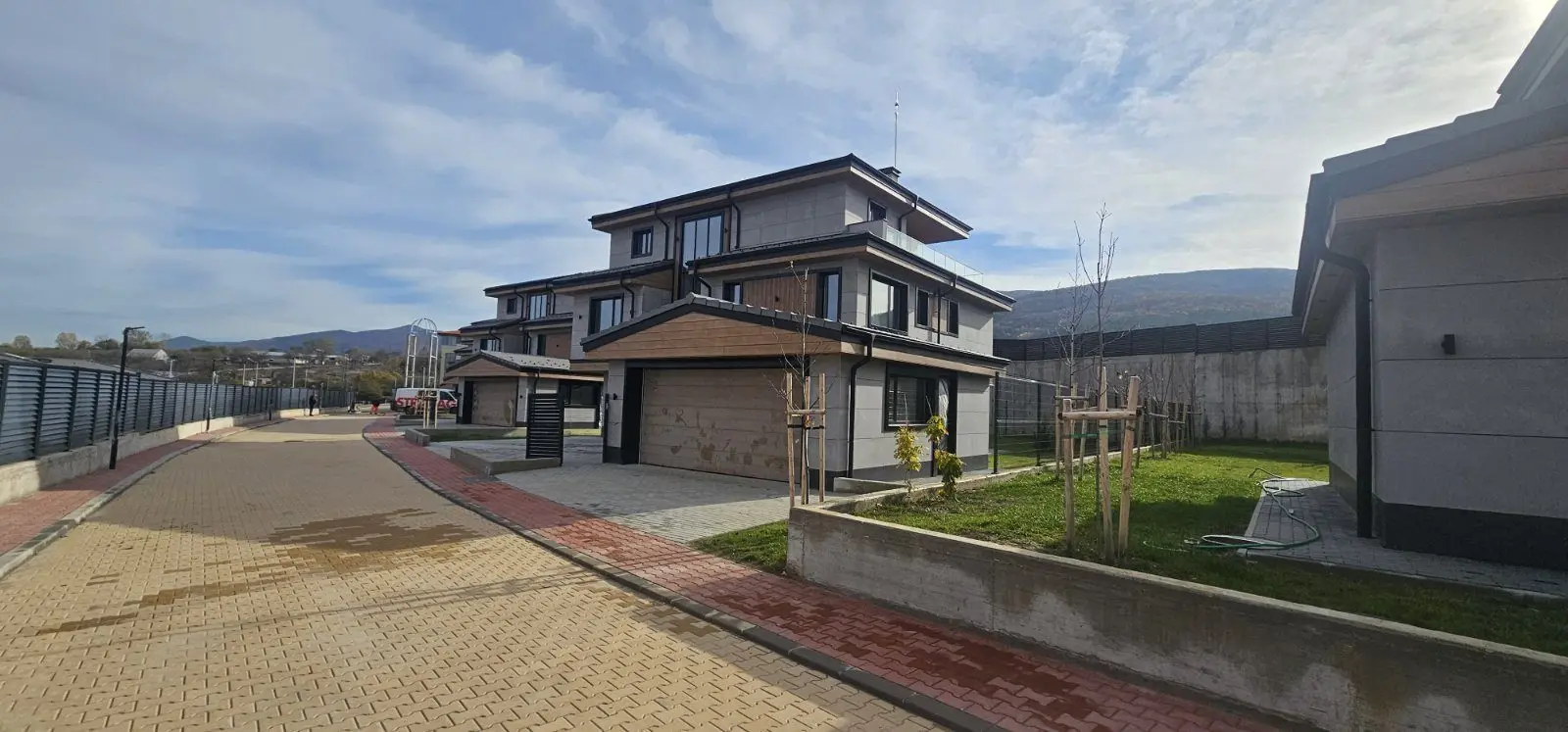 d357eafe02b700740171550b95b30e5f Detached house with a yard in a new gated complex in the village of Lozen for sale