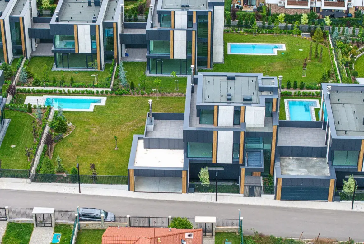 Luxury house in a gated complex near the Anglo-American School