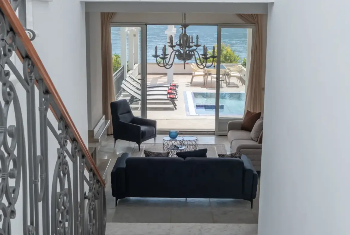 Four bedrooms villa Boka Bay