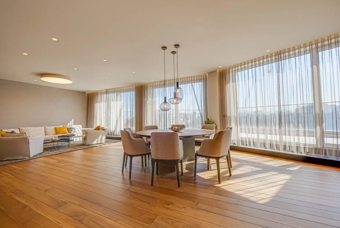Magnificent three-bedroom apartment with a double garage in the Iztok district for sale