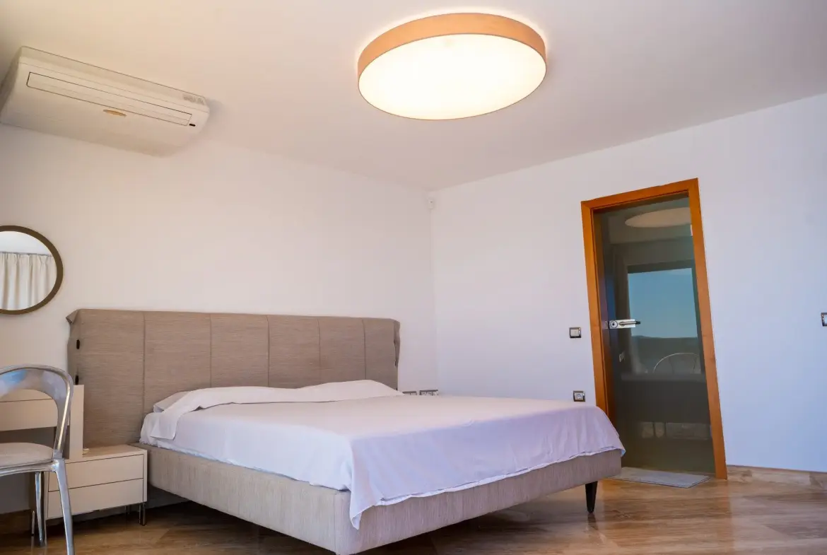 Excellent detached house in Sozopol on the seafront with pool and beach.