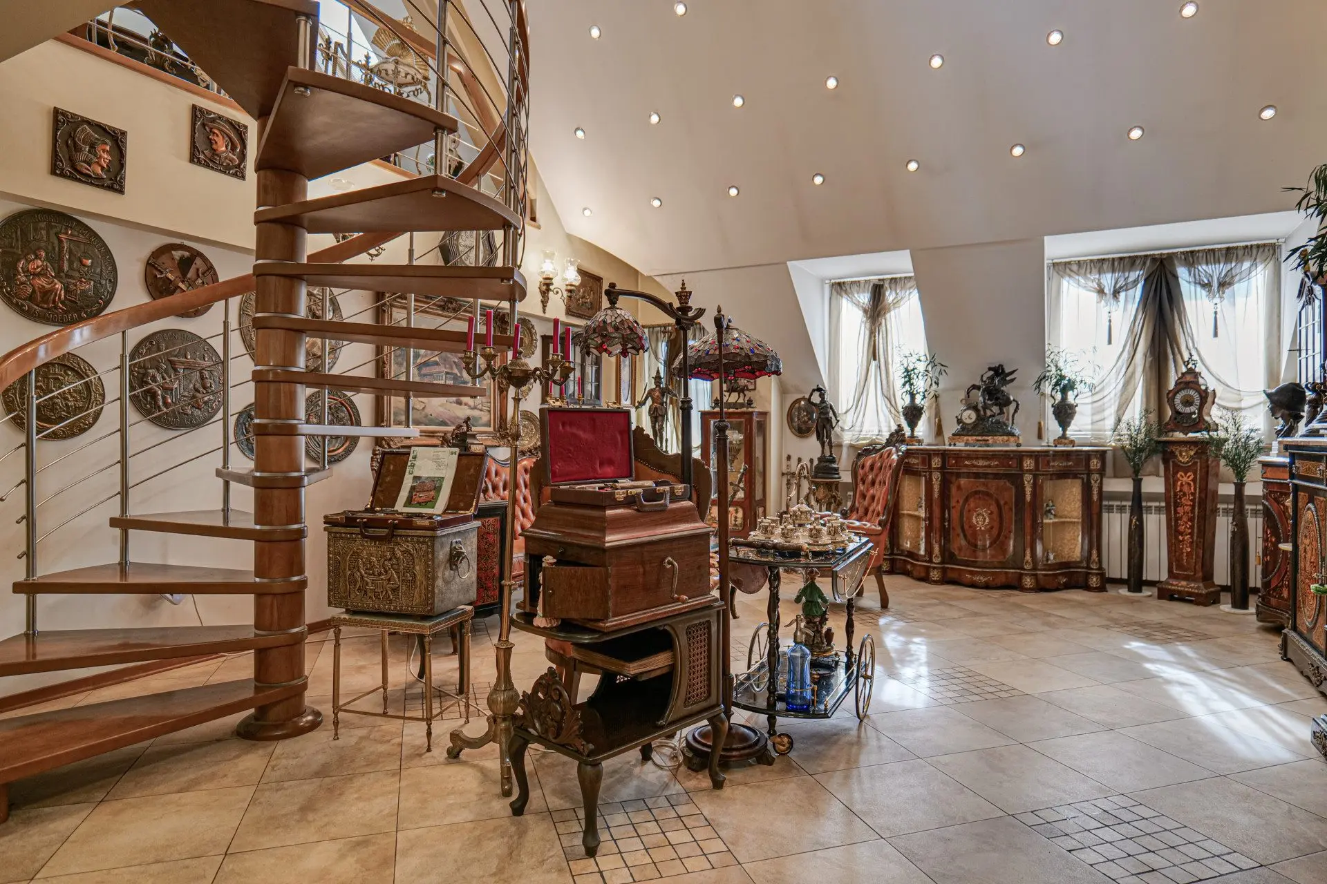 Aristocratic multi-room apartment with unique antiques in Mladost 1 for sale