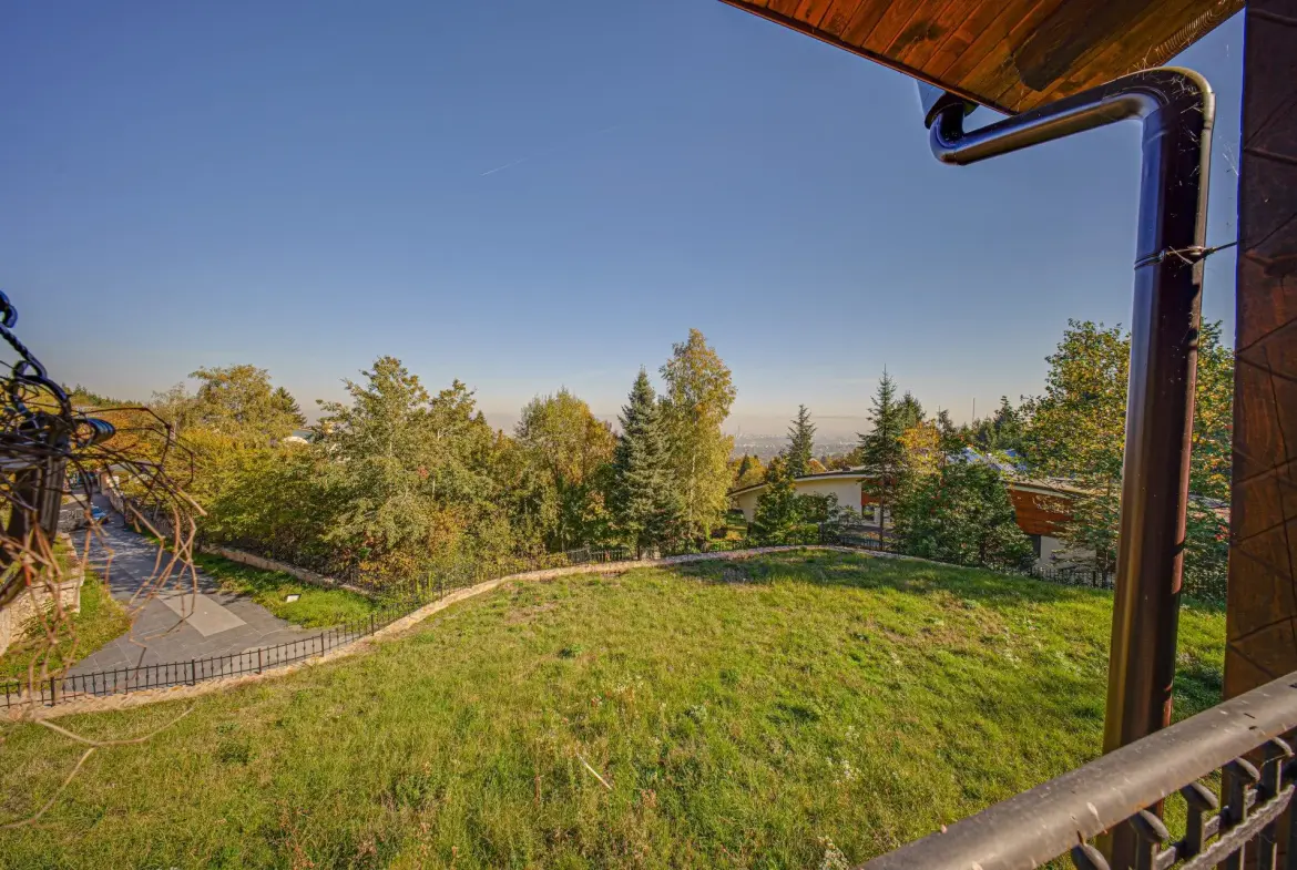A representative house with a five-acre yard in a prestigious location in Dragalevtsi quarter