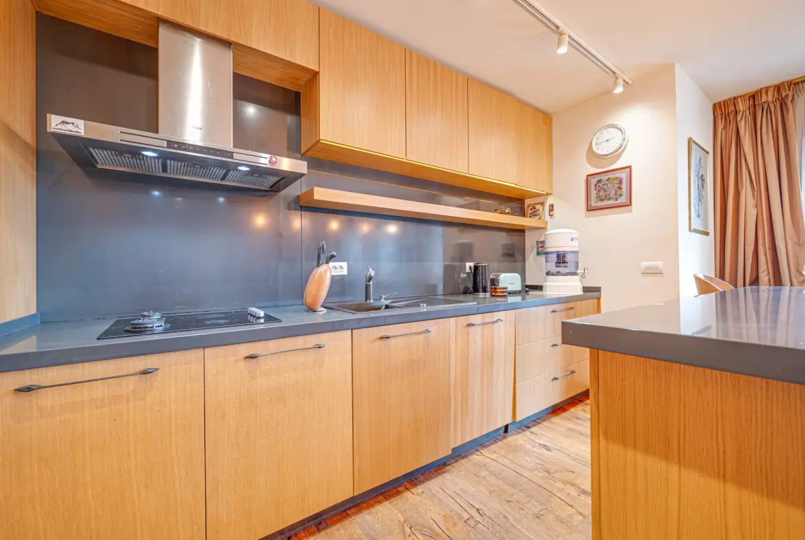 An exceptional four-room apartment in one of the most prestigious gated complexes in the Iztok district.