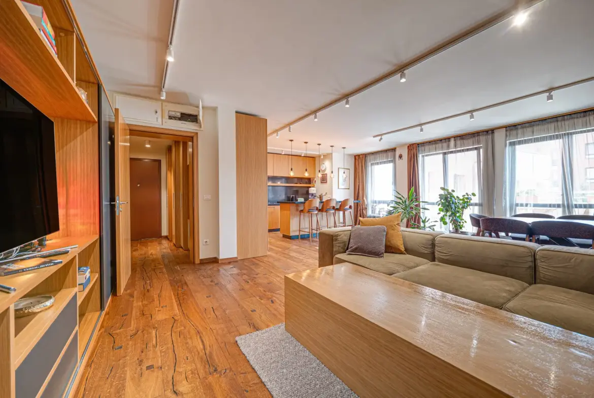 An exceptional four-room apartment in one of the most prestigious gated complexes in the Iztok district.