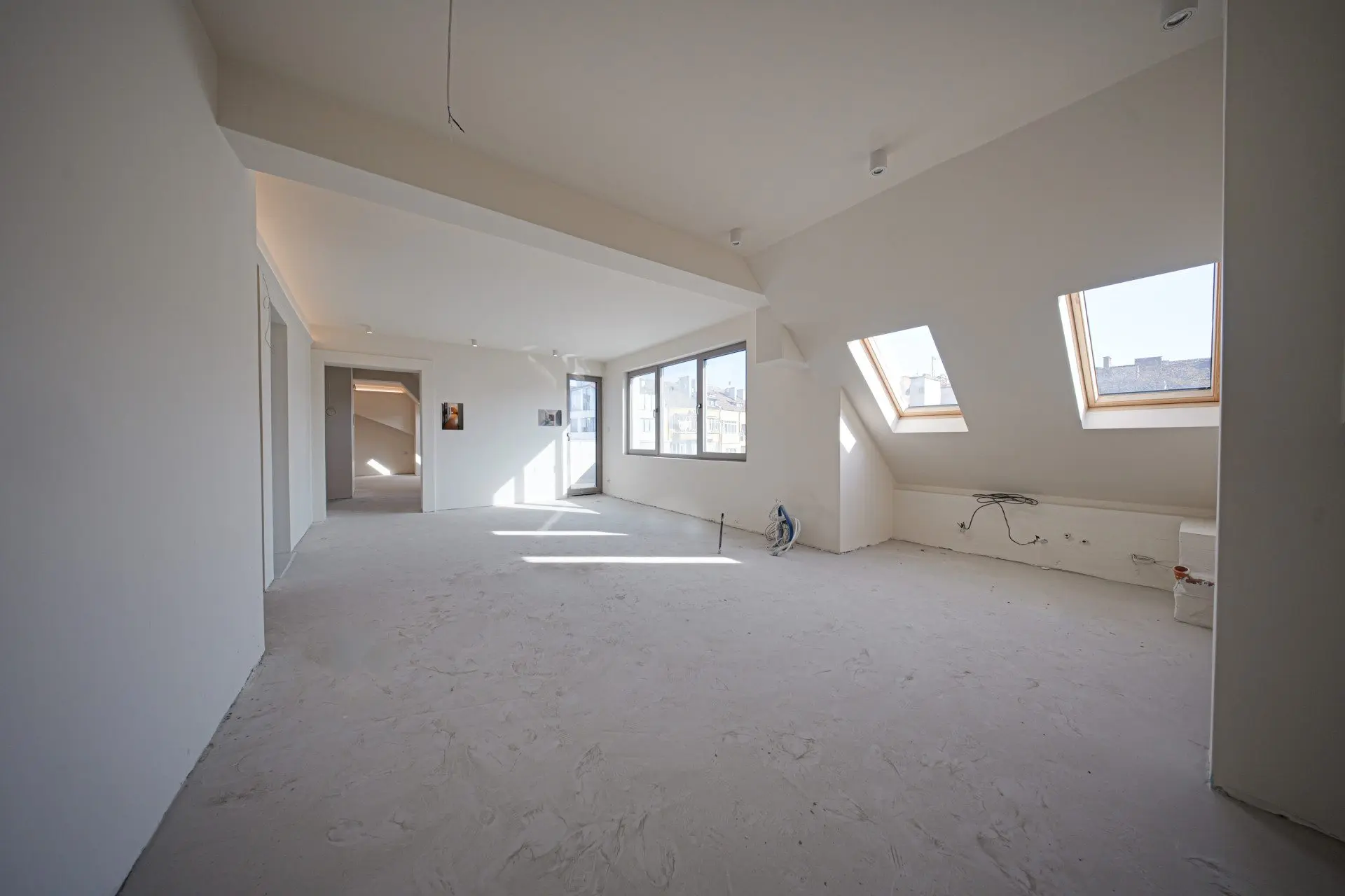Penthouse with a panoramic terrace next to the National Palace of Culture for sale
