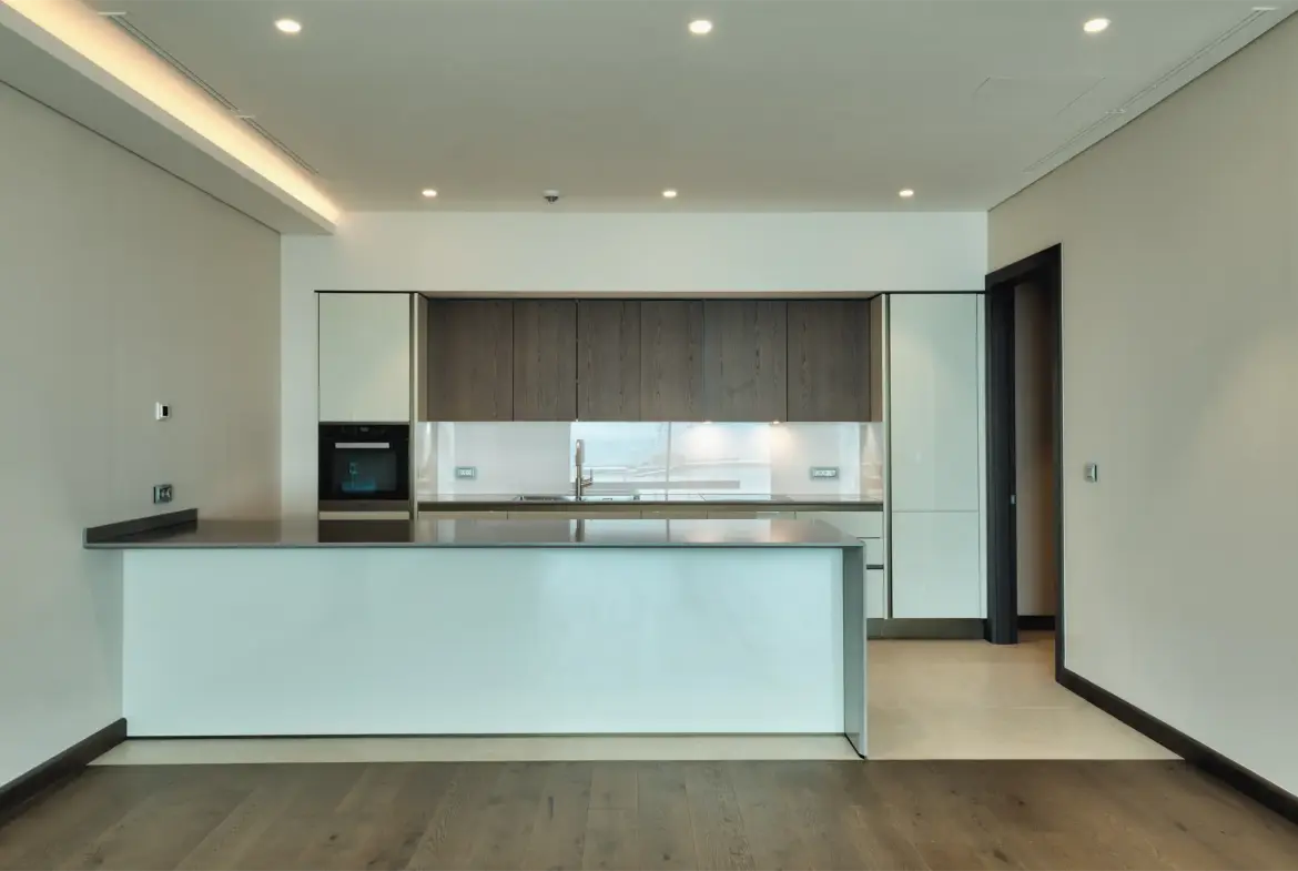 Spacious and modern three-bedroom apartment in Marina Residences