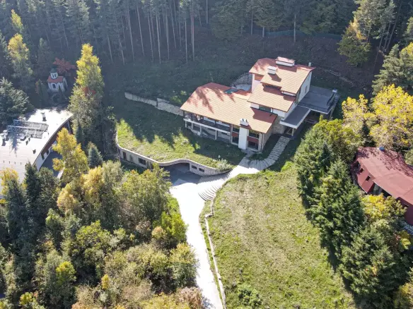 Five-acre plot with a house in a prestigious location in Dragalevtsi district