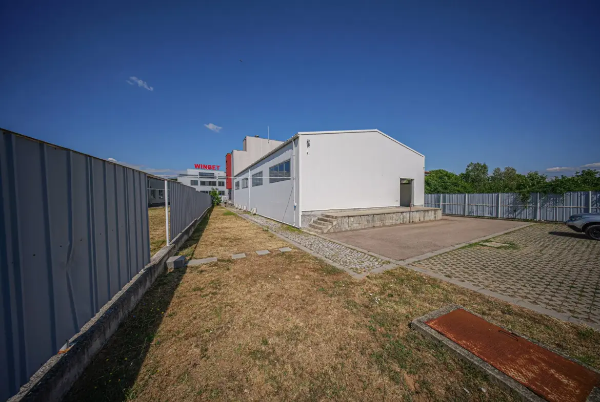 Mixed use office building in the village of Lozen for sale