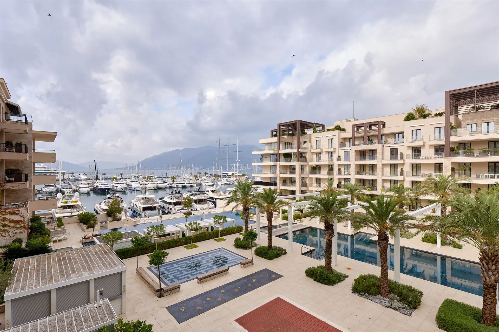 db98a8c6-d5bc-4f05-b77b-1274d1276248 Three-bedroom apartment at Aqua residence available for sale