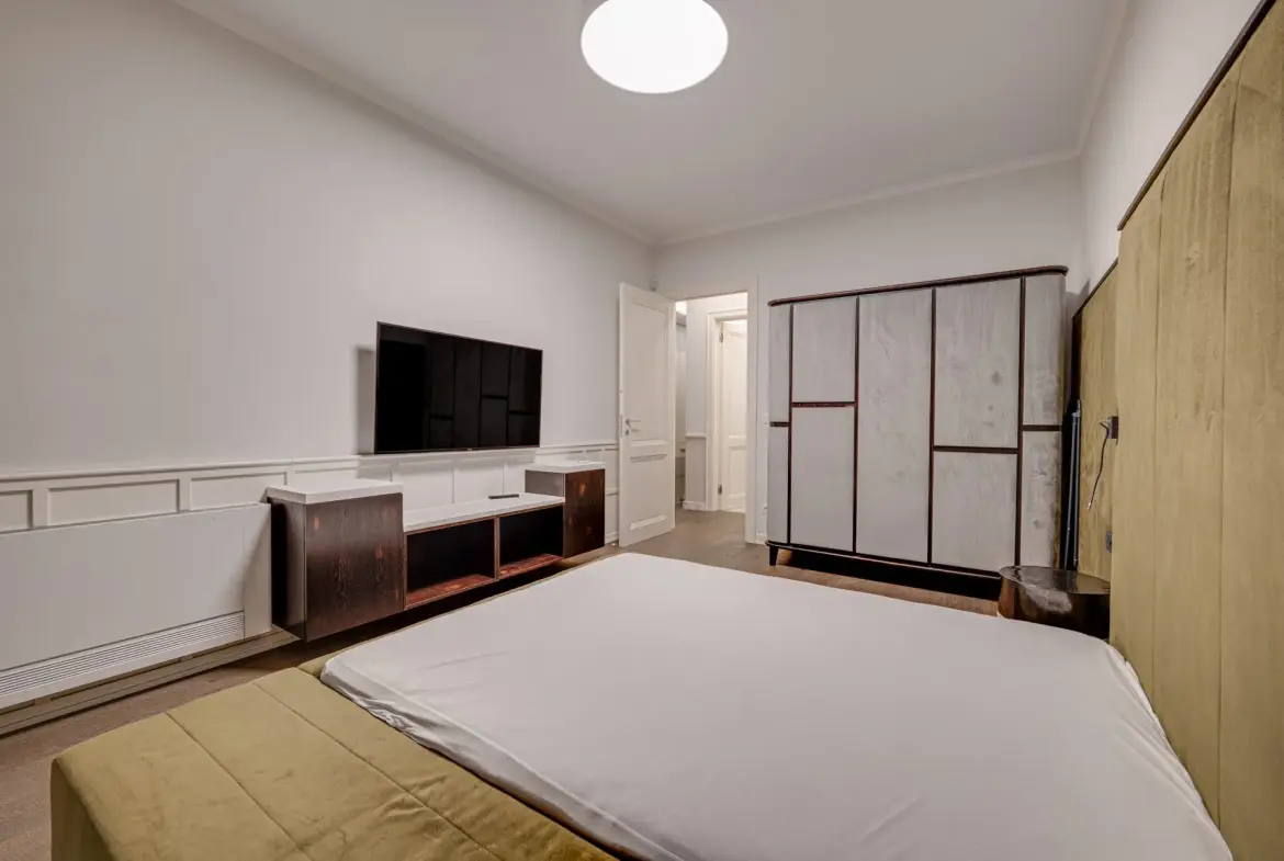Designer apartment in an iconic building with a parking space included in the price