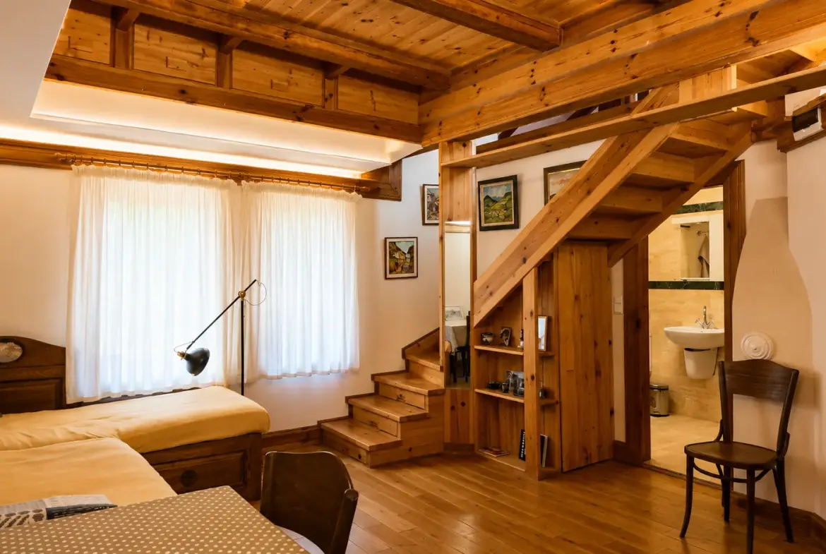 Detached house located in the heart of the old town and the iconic Greek Quarter