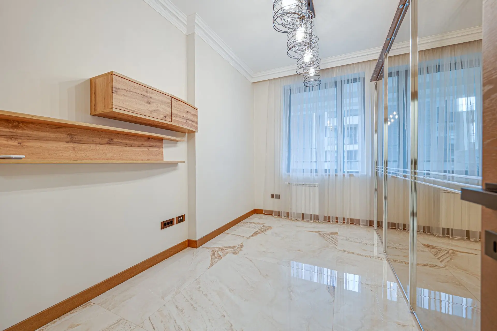 Fully furnished four-room apartment in a gated residential complex in the Lozenets neighborhood
