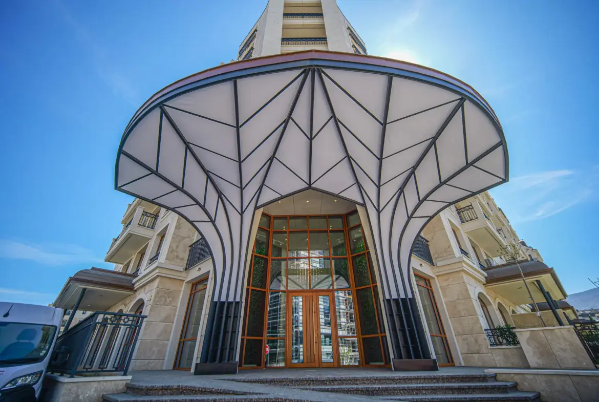 Three-bedroom apartment in a new luxury complex in Krastova vada