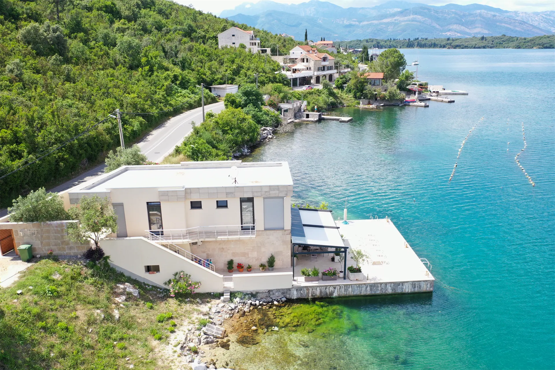 Villa first line to the sea