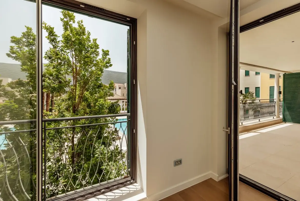 Three-bedroom apartment in Village Residence