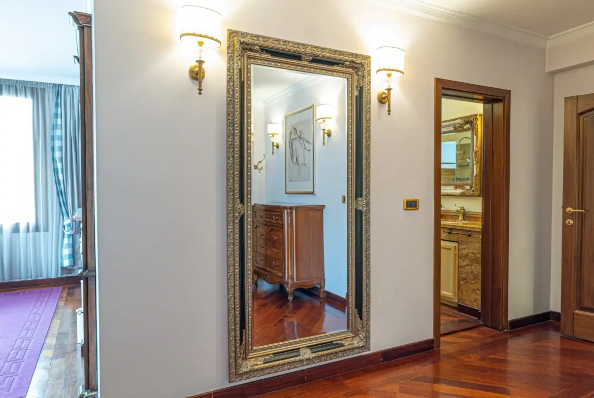 Impressive classic three-bedroom apartment in Manastirski Livadi-West district for sale