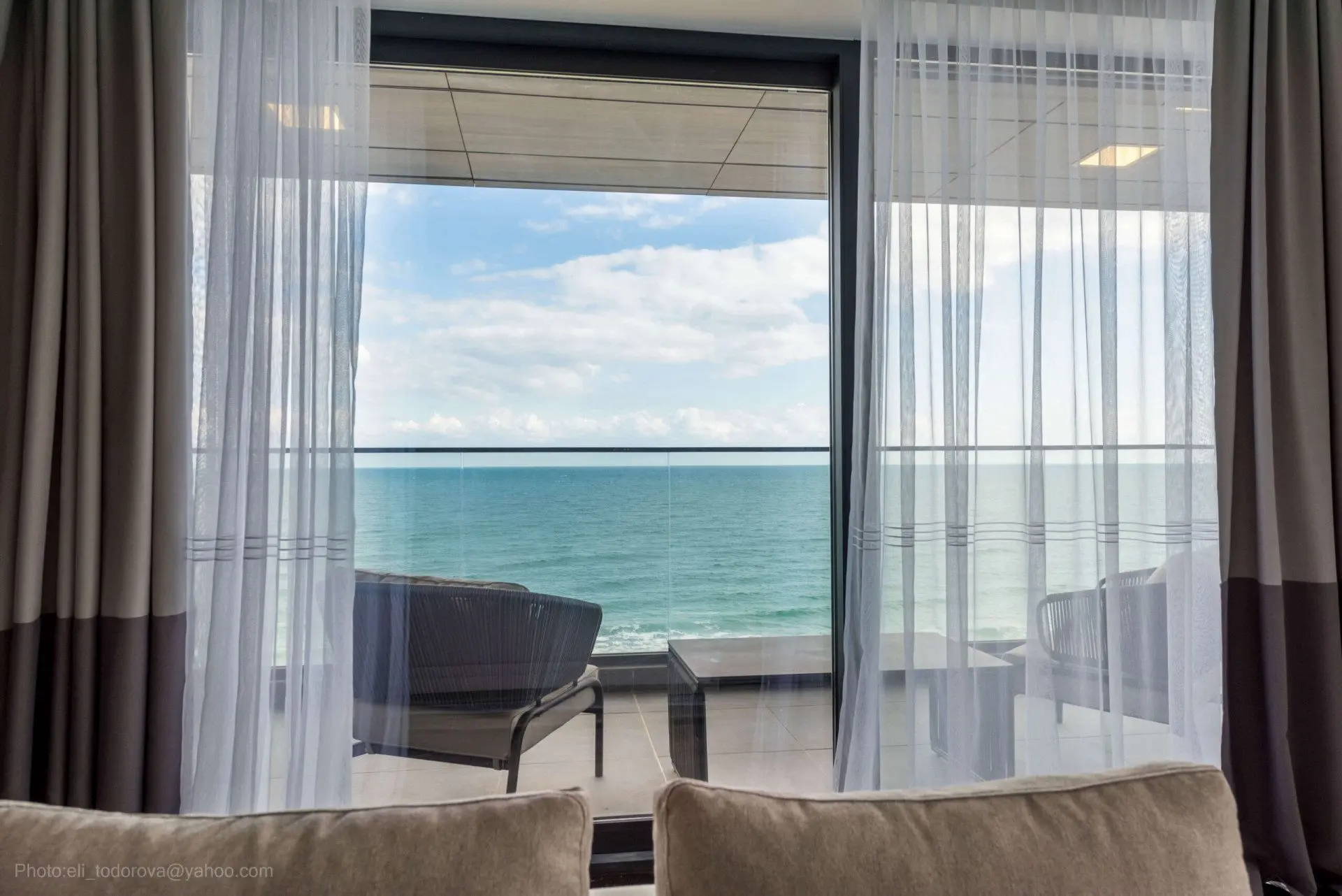 Luxury apartment in a complex on the first line to the beach