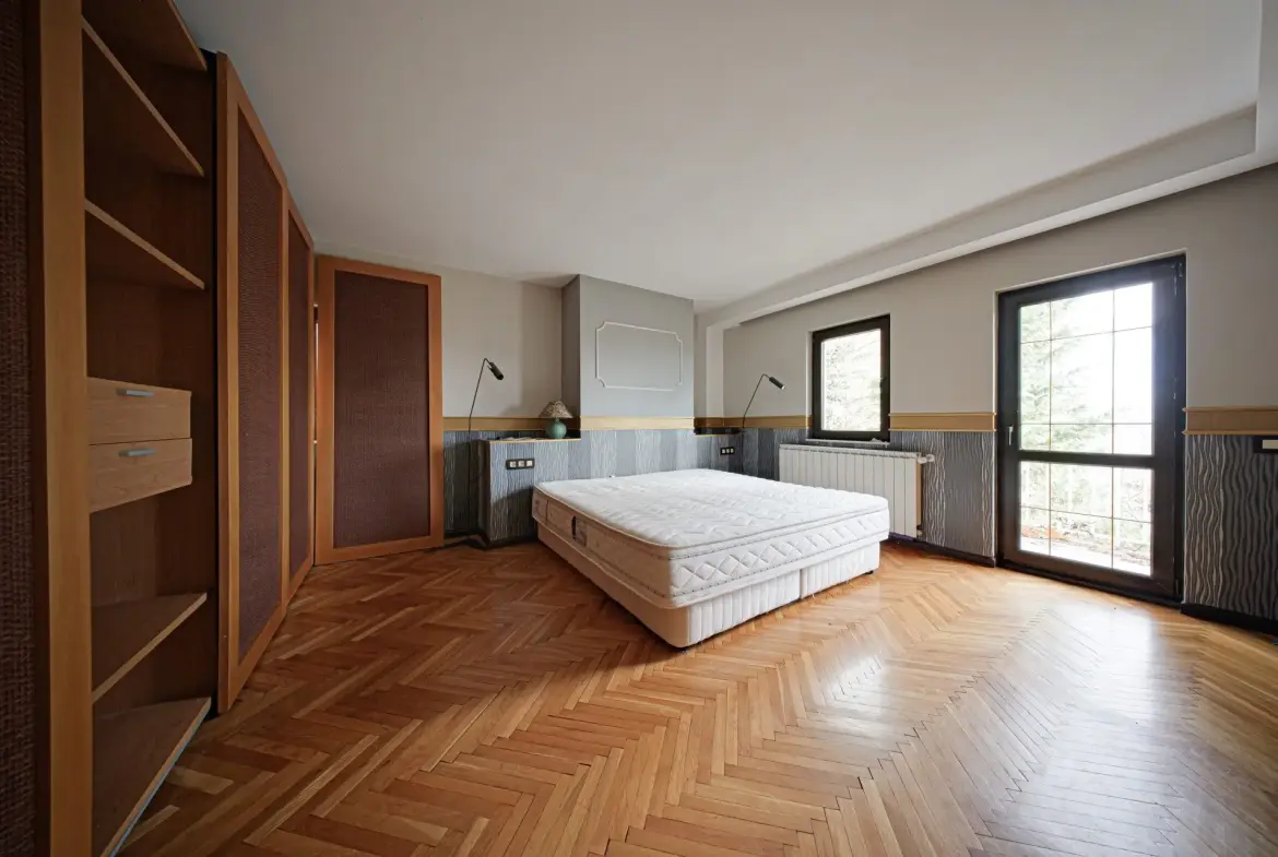 A cozy house with a beautiful yard and a perfect location in Dragalevtsi for sale