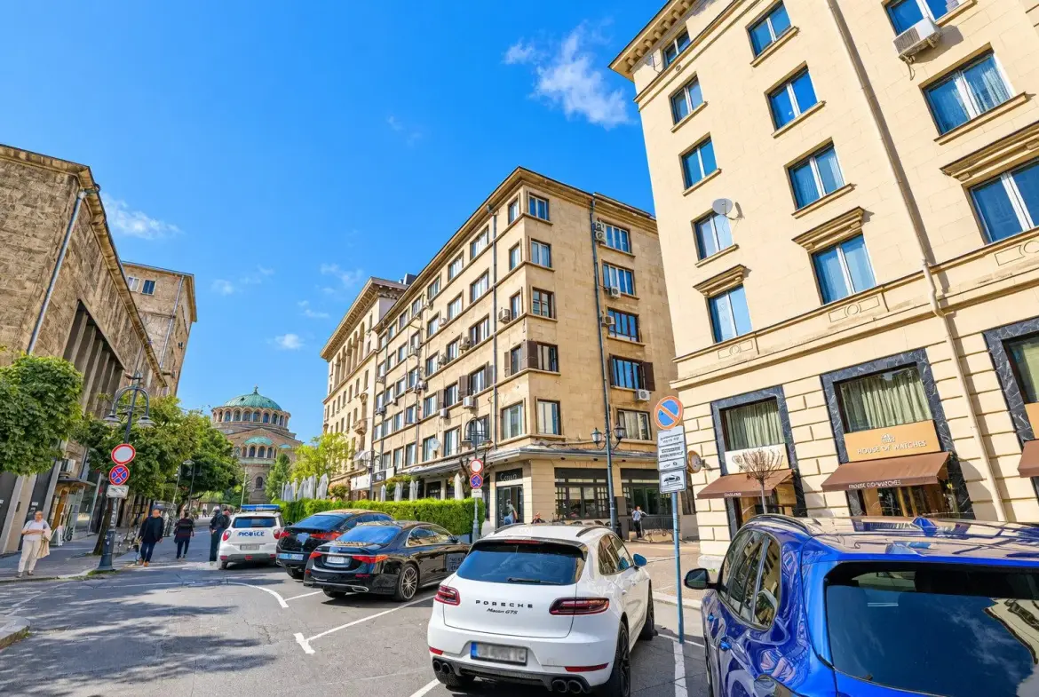 Elegant penthouse with impressive high ceilings on Saborna Street