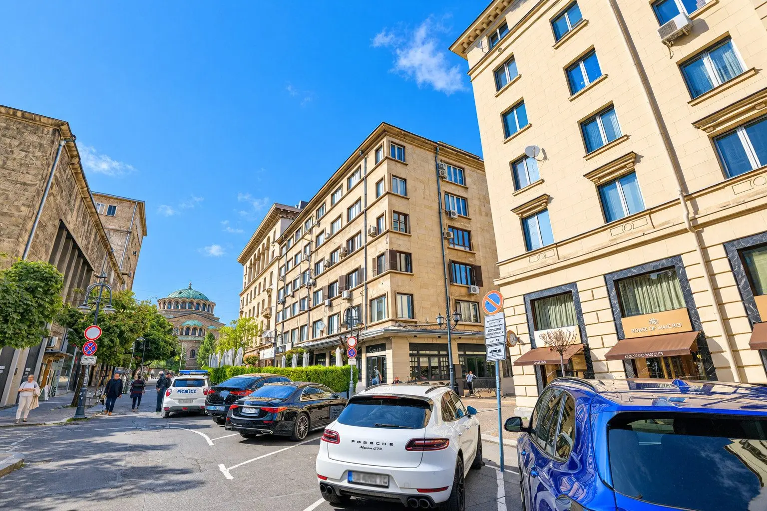Elegant penthouse with impressive high ceilings on Saborna Street