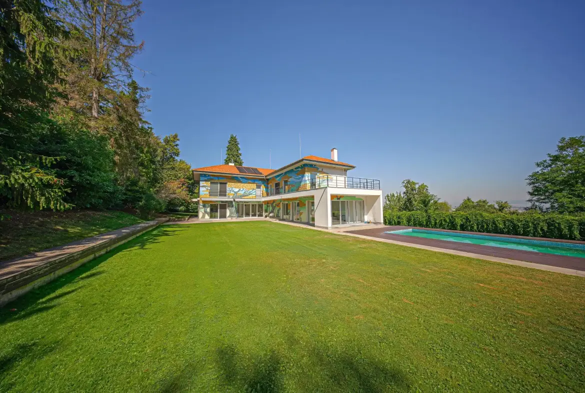 An exceptional property with a massive house in Boyana district, near Sequoia St. for sale