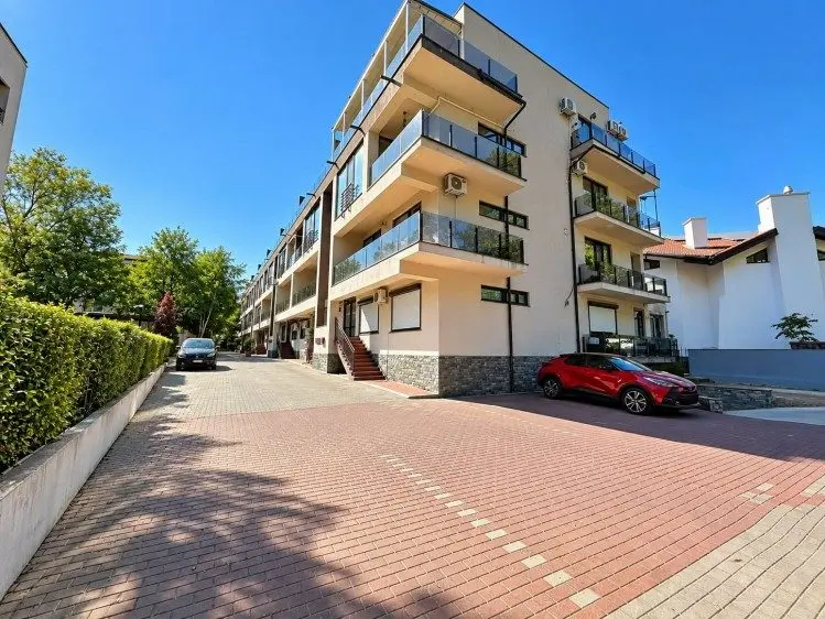 Bright 4-room duplex in Iancu Nicolae area, near the forest and International Schools, Bucharest