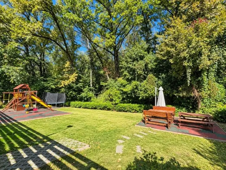 Bright 4-room duplex in Iancu Nicolae area, near the forest and International Schools, Bucharest