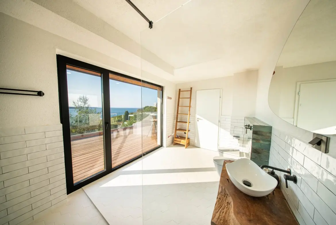 Remarkable modern house near Paradise Bay