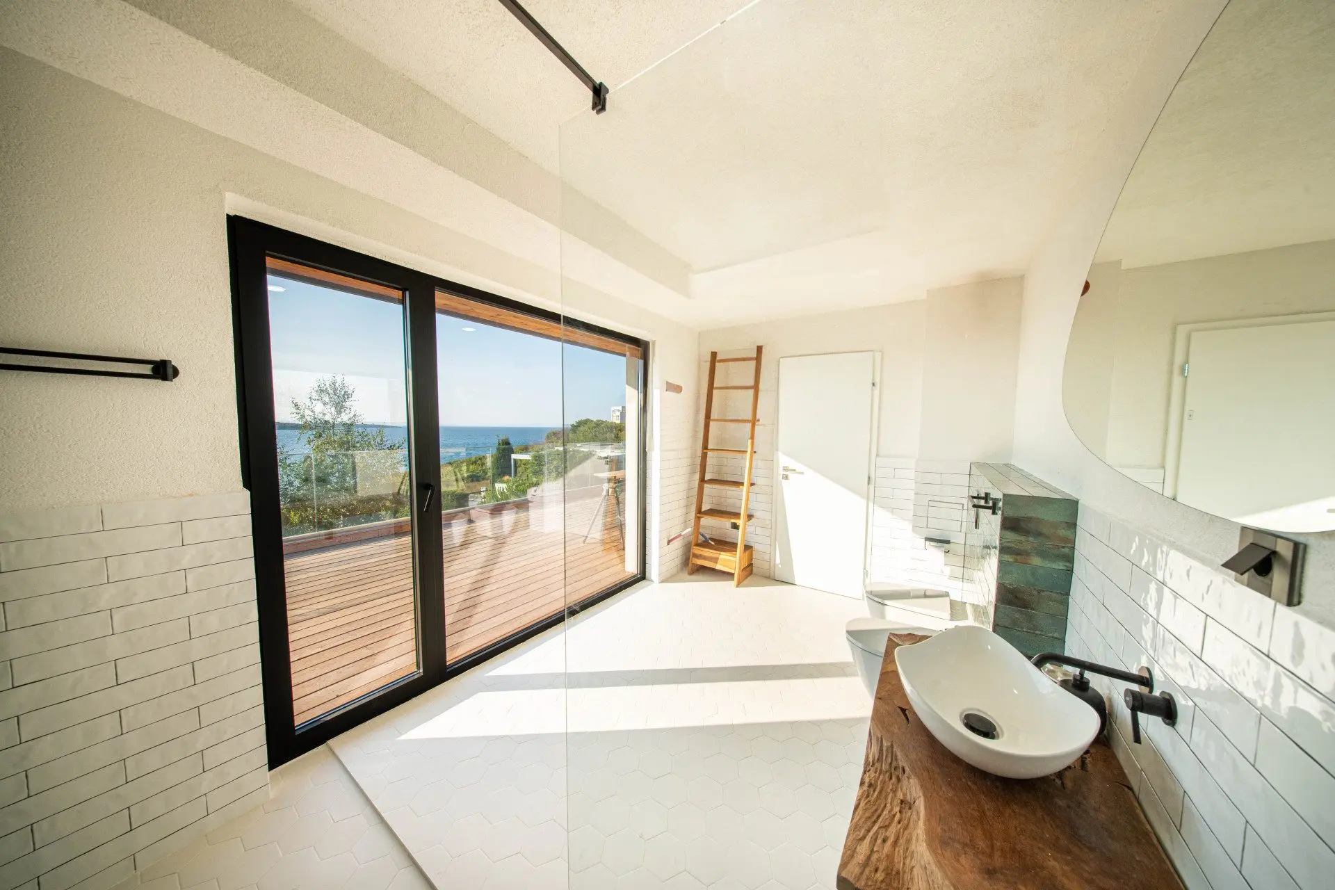 Remarkable modern house near Paradise Bay