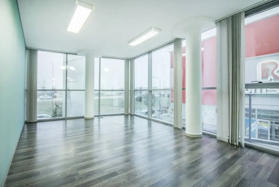 Multifunctional business building with excellent layout and square footage