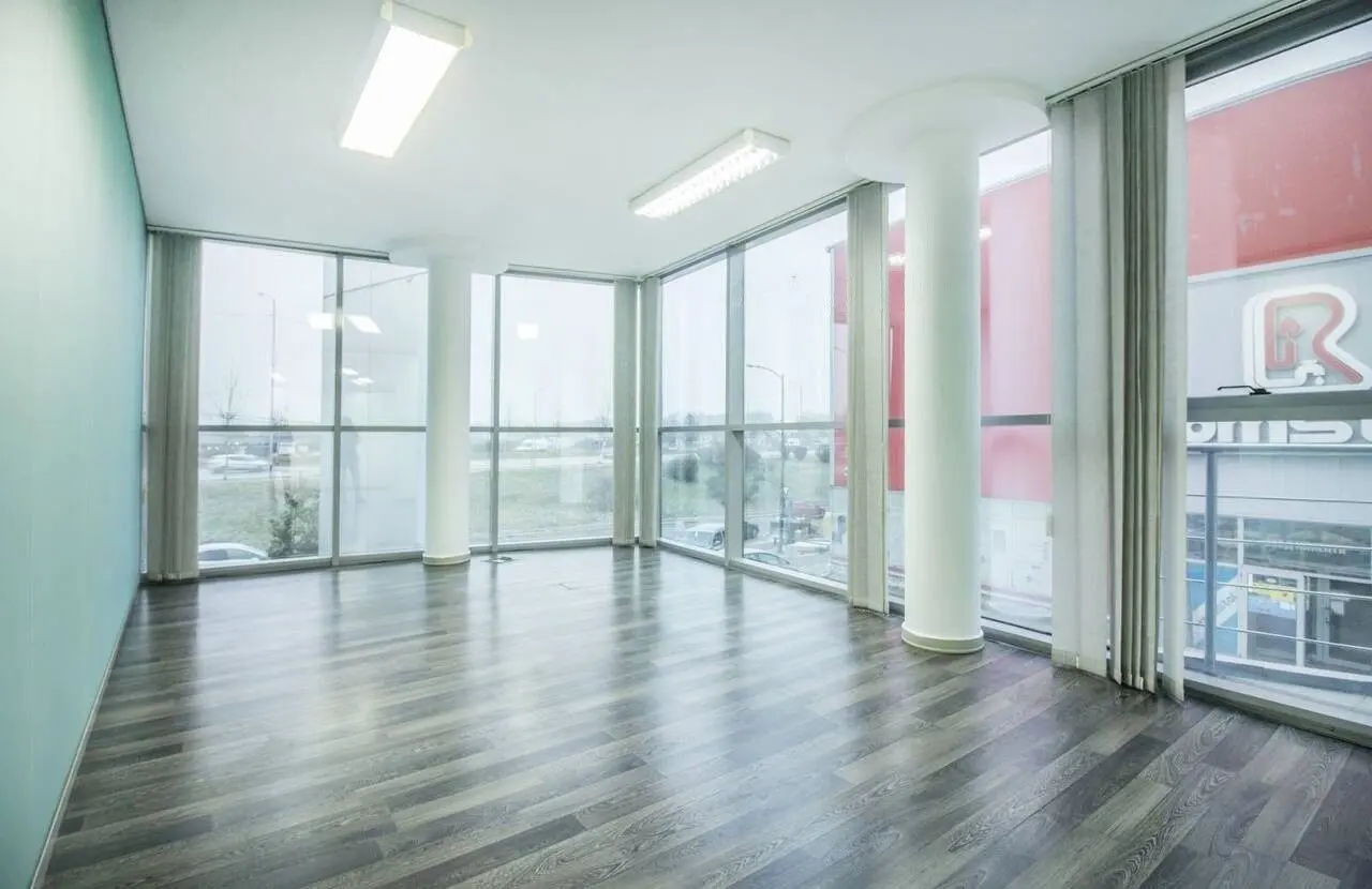 Multifunctional business building with excellent layout and square footage