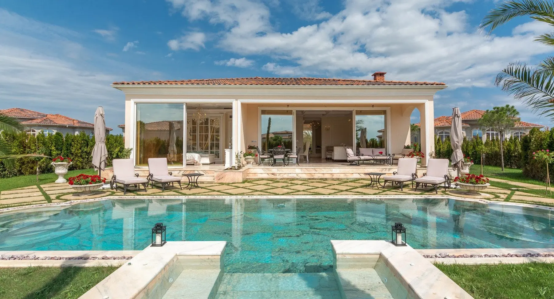 Luxurious villa with pool in Sunny Beach for sale