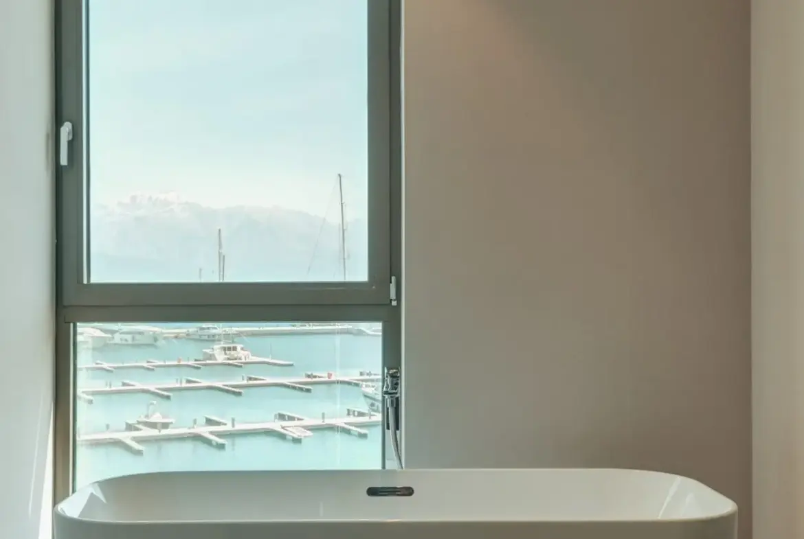 Spacious and modern three-bedroom apartment in Marina Residences