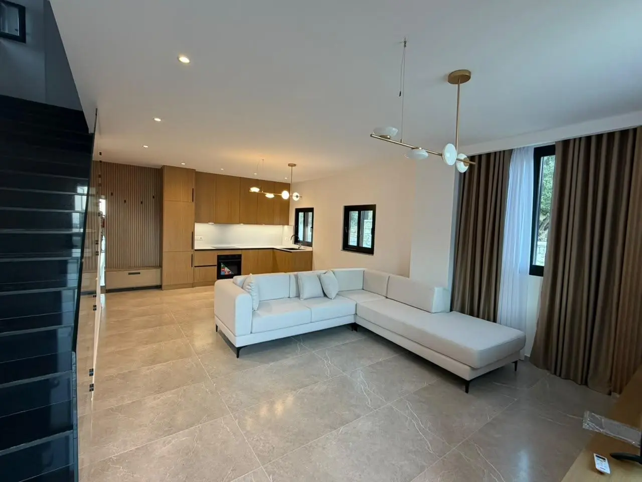e3c93a0d-757f-4f31-b8d7-e1369a279238-1 Luxurious Seaview Villa 2 Borsh For Sale in Saranda, Albania