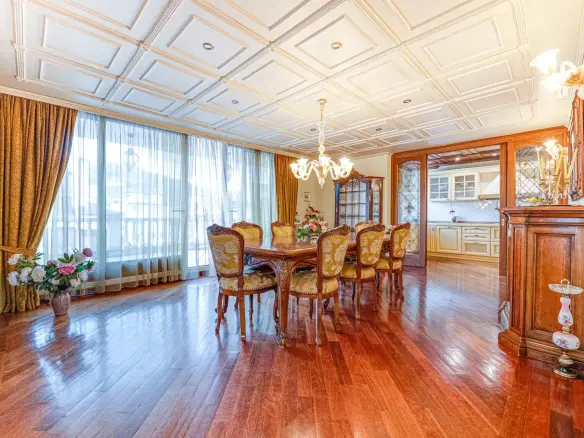 Impressive classic three-bedroom apartment in Manastirski Livadi-West district for sale