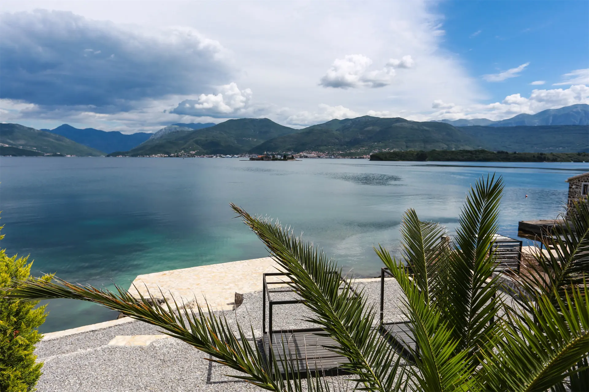 e41bd52dcb48d0ad2bddbd1b38d2f8f5 Beachfront Villa