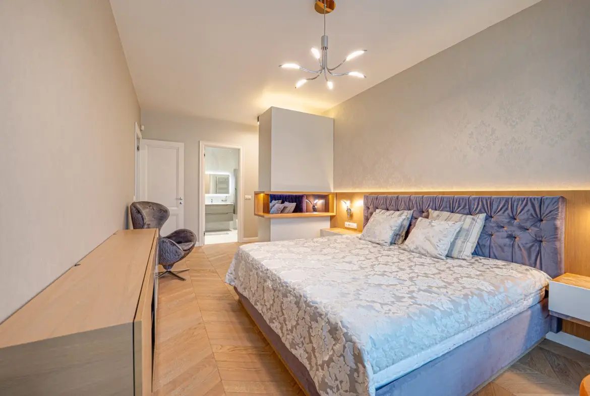 Elegant two-bedroom residence with a contemporary interior in a prestigious building