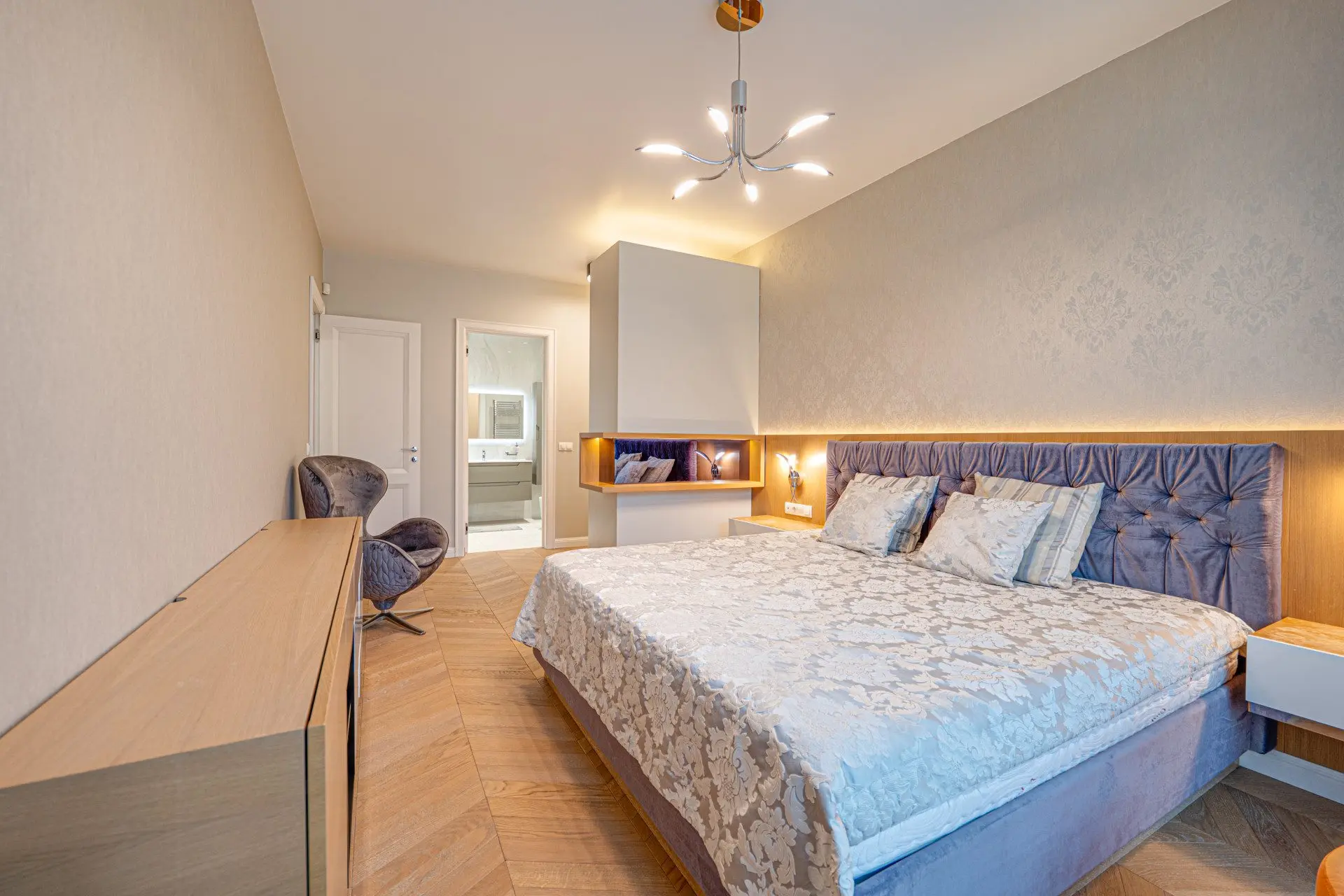 Elegant two-bedroom residence with a contemporary interior in a prestigious building