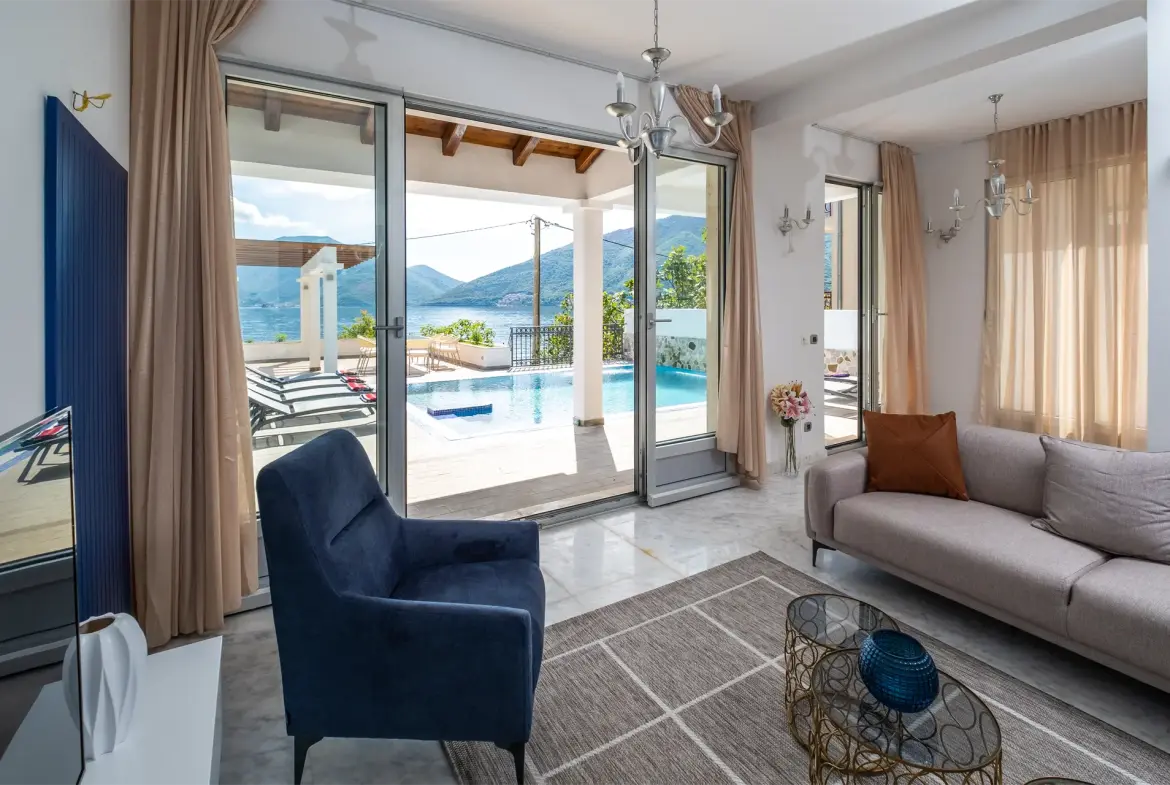 Four bedrooms villa Boka Bay