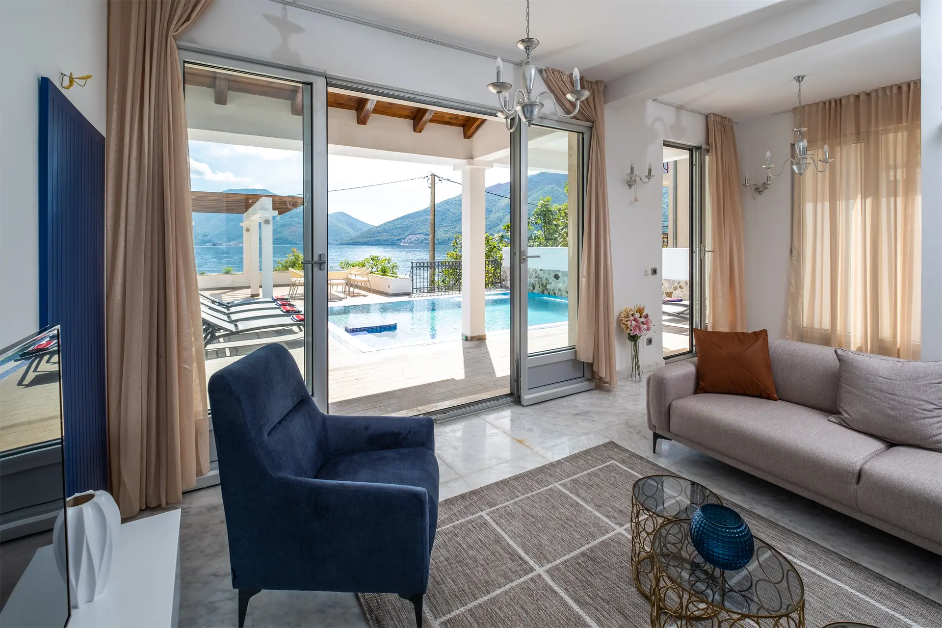 Four bedrooms villa Boka Bay