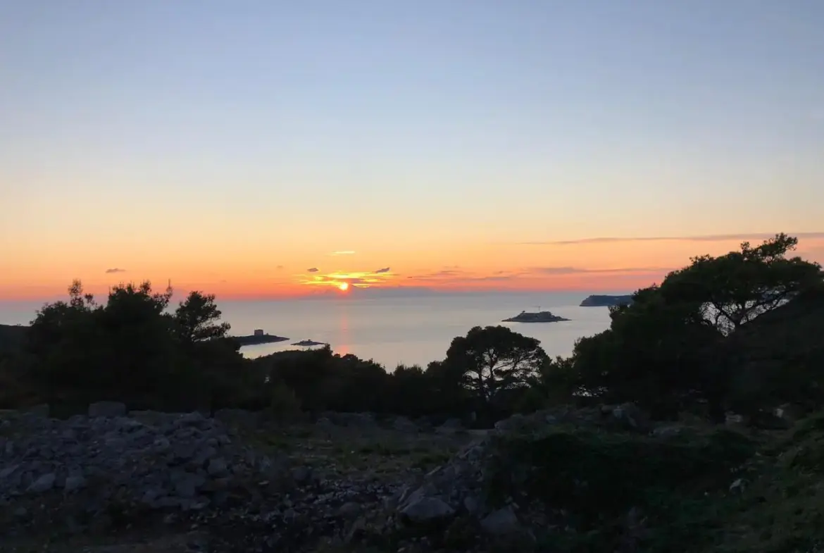 Urbanized land with a sea view for sale