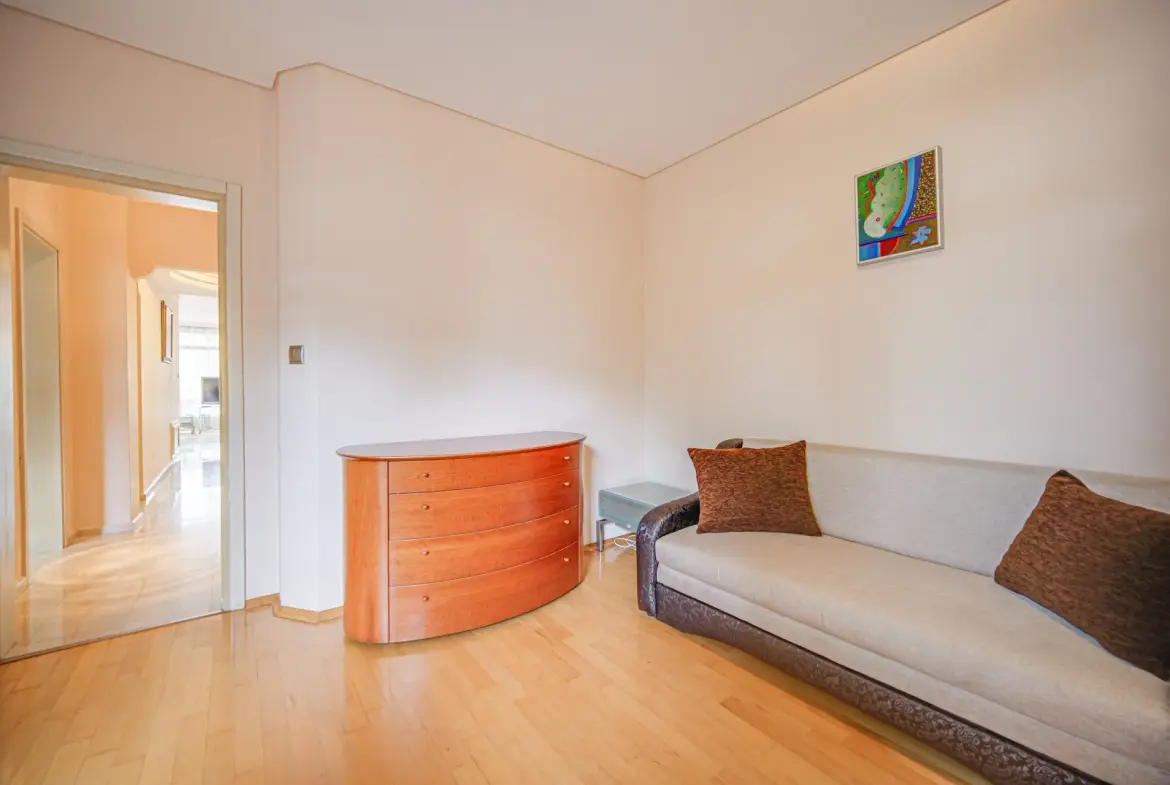 Spacious four-room apartment with panoramic views of Borisova Garden in the heart of Lozenets