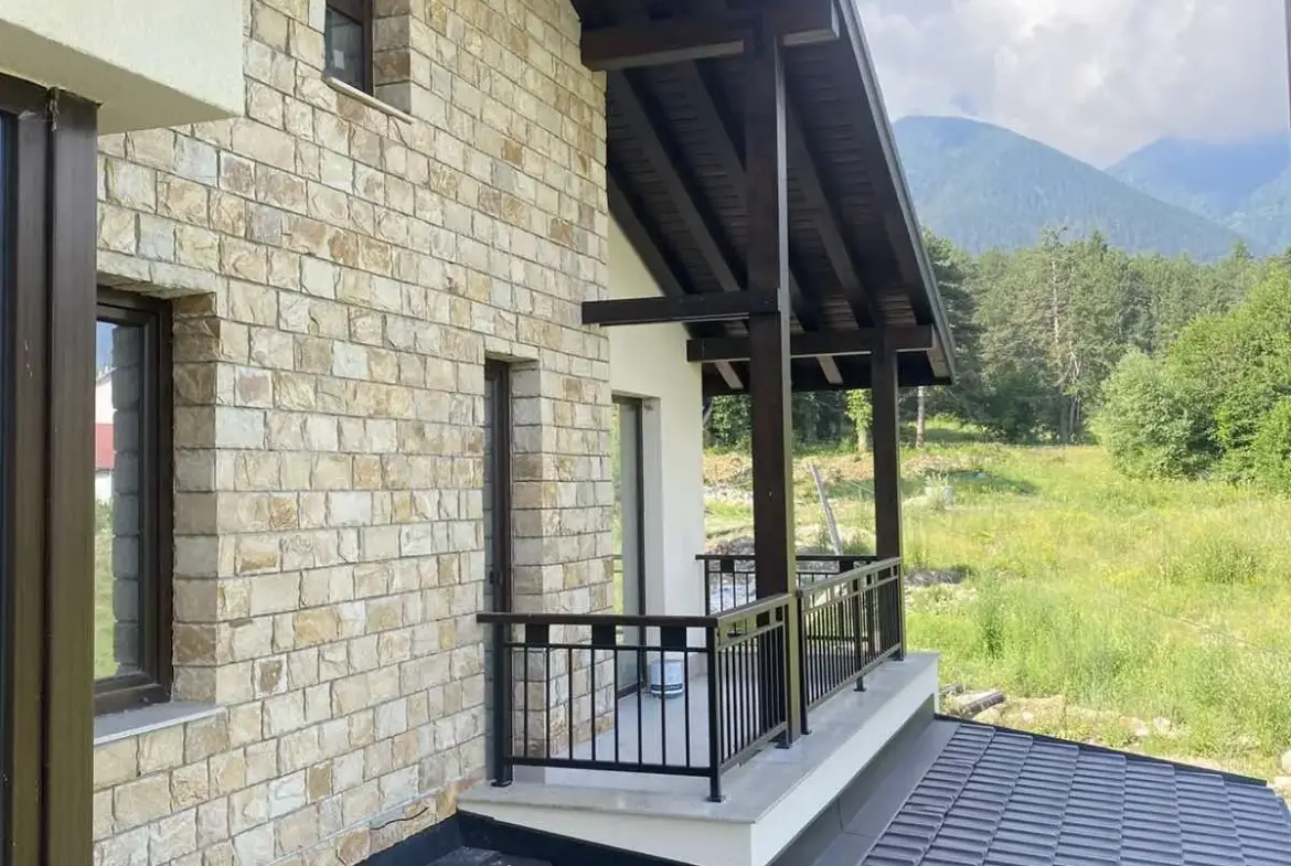 House with panoramic views and private yard in a villa village near Pirin Golf