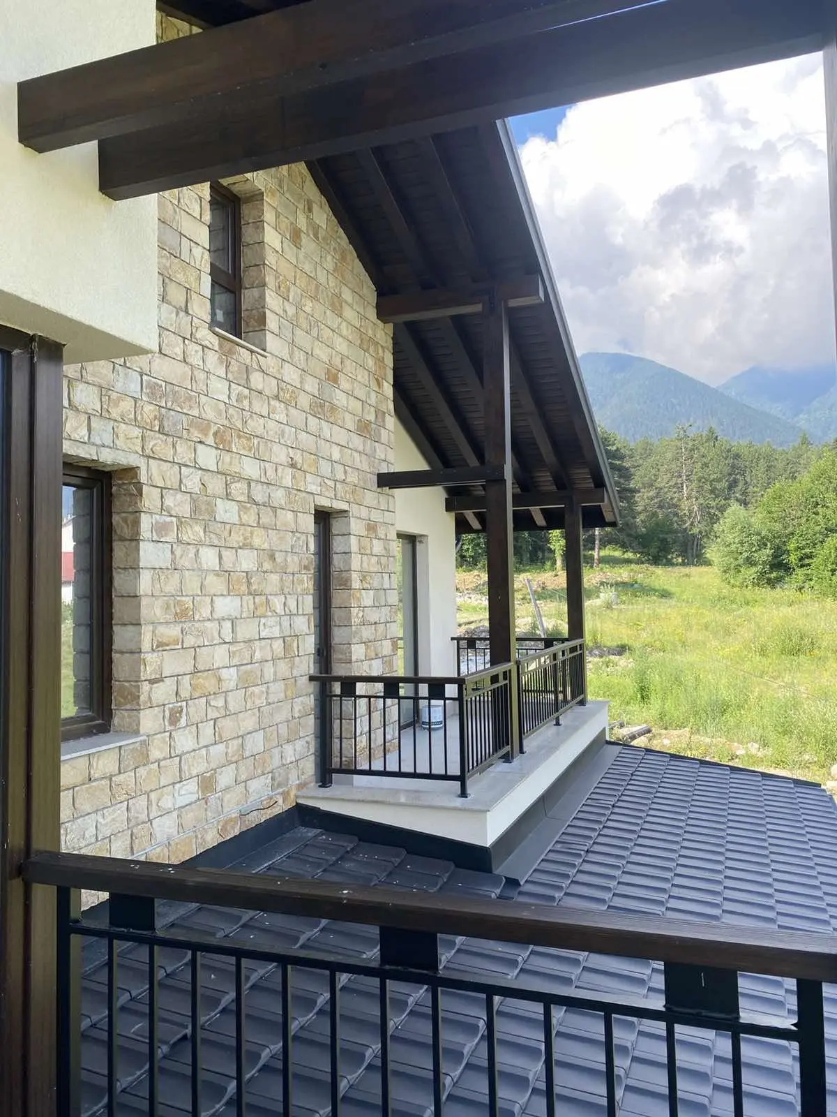 e5474f8cb0ddd533837f8cda2b778a27 House with panoramic views and private yard in a villa village near Pirin Golf